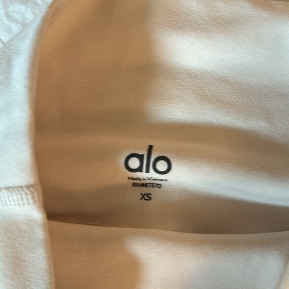 Alo - Picture 2 of 2